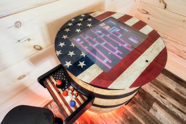 Show off your competitive skills w/ this old-fashioned barrel arcade game.